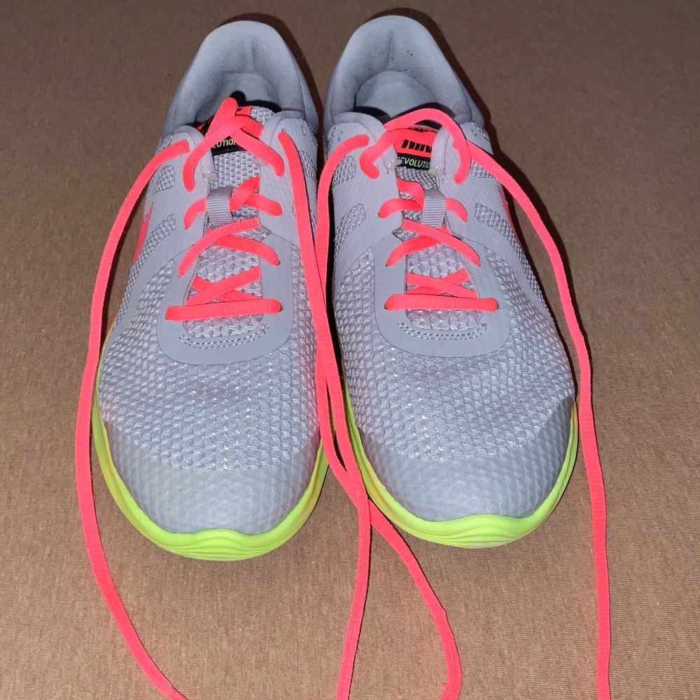 Nike Revolution 4 Like New Size 7
